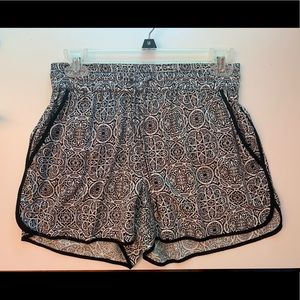 Ava Christine geometric print flowy/soft shorts